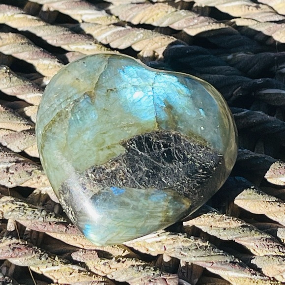 New Handmade Natural Labradorite Flash Blue Green Crystal Heart Carved Stone - Picture 6 of 15